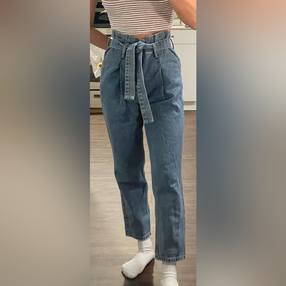 Top shop bow belt mom jeans, 26in waist, 30in length